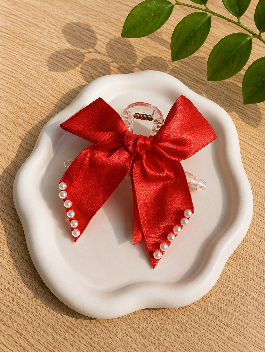 Red Bow shaped Hairclaw